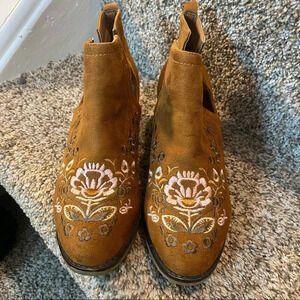 OLIVIA MILLER Embroidered Suede Floral Exposed Ankle Booties Boho Size 6